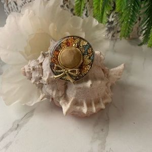 Vintage Ladies Hat gold tone brooch.
